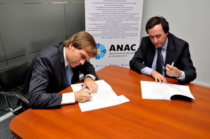 El Administrador Nacional de la Aviación Civil, Alejandro Granados y Facundo Nejamkis Secretario de Gestión Pública de la Jefatura de Gabinete de Ministros